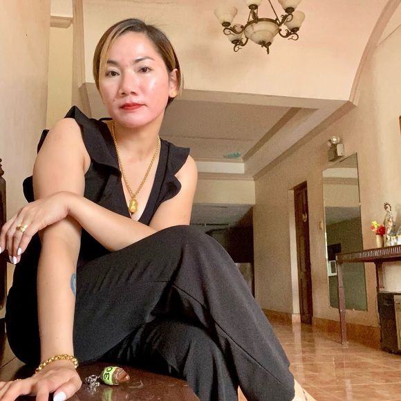 Meet your Posher, Liza - Picture 1 of 3